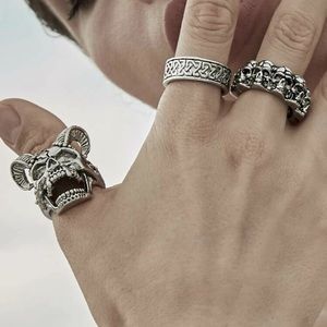 Silver ring set